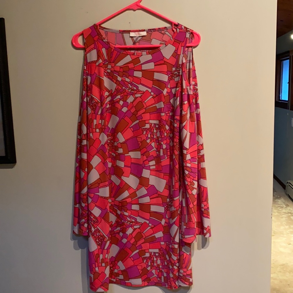 Jersey cold shoulder dress -trumpet sleeves.
